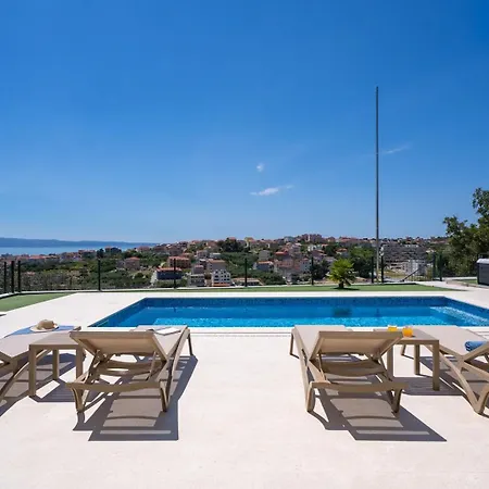 New! Seaview Mare: Your Perfect Coastal Getaway Спліт